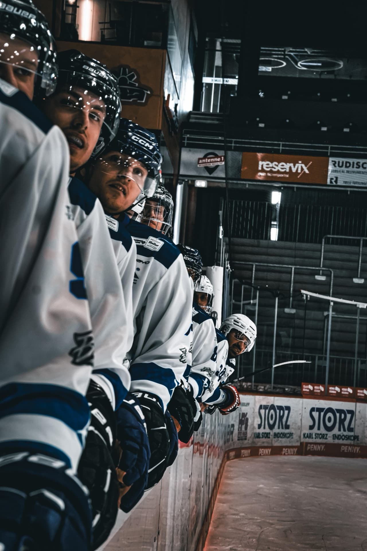 Die Spielerbank der VS Canucks während des Spiels